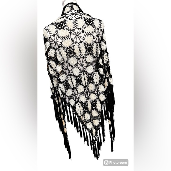Black & White Crochet Fringe Boho Shawl! - Picture 14 of 16